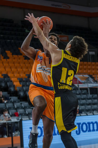 先拔头筹 先拔头筹