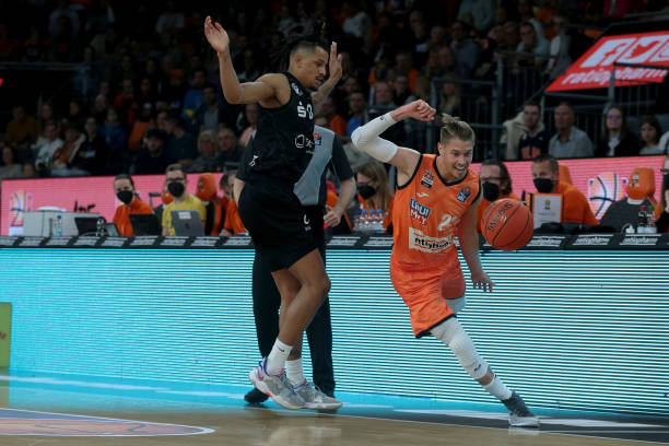 也使他成为 也使他成为